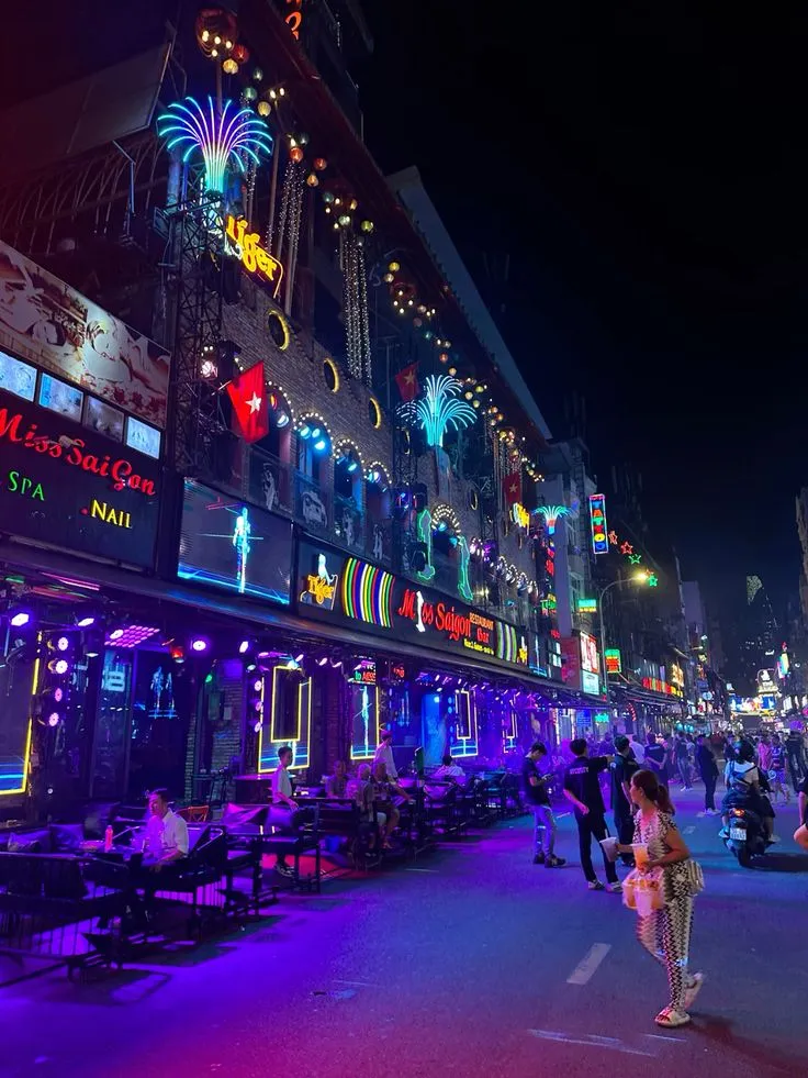 Looking for a Nail Salon Near Bui Vien Street