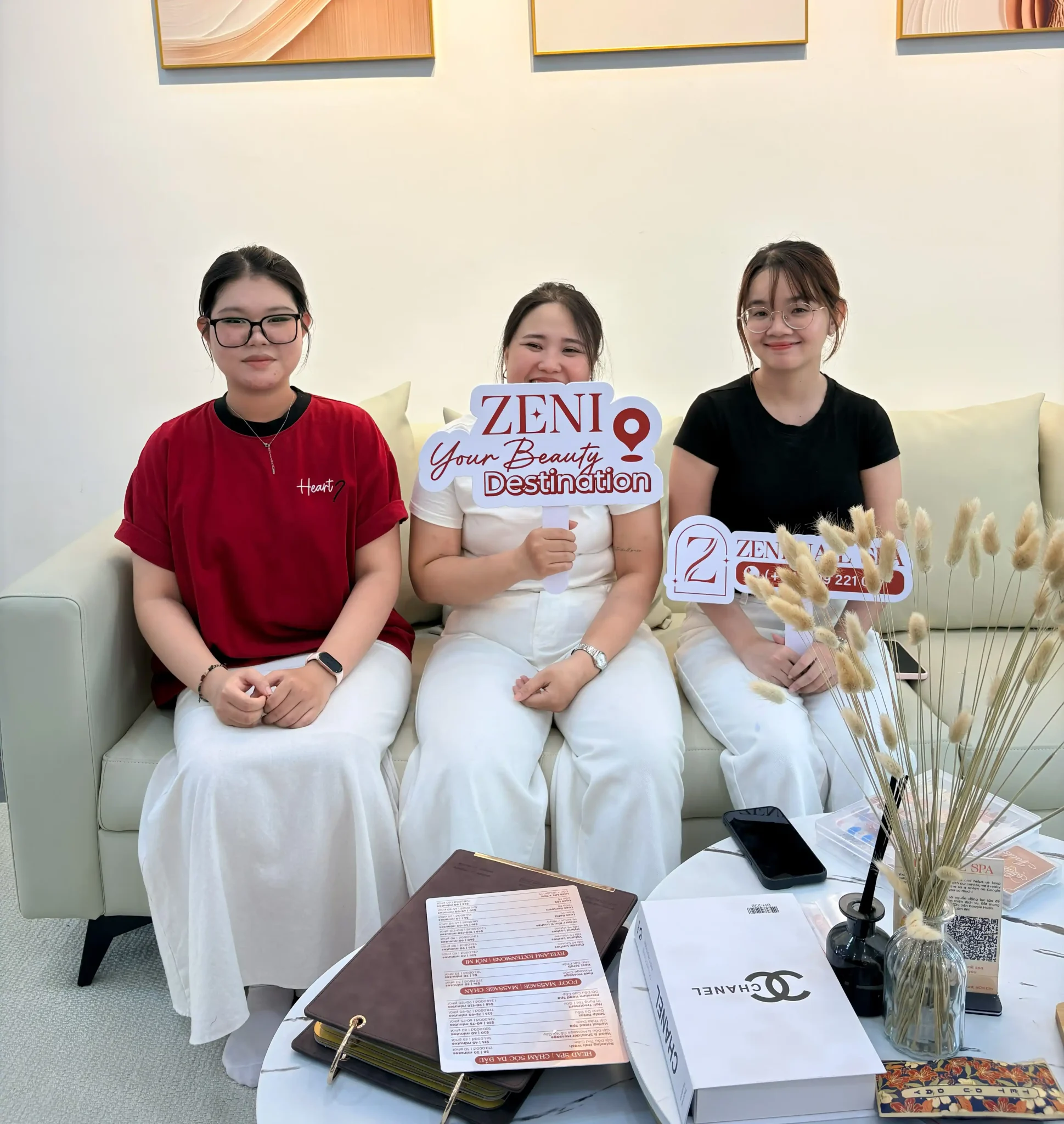 cutstomer zeninailspa in ho chi minh city